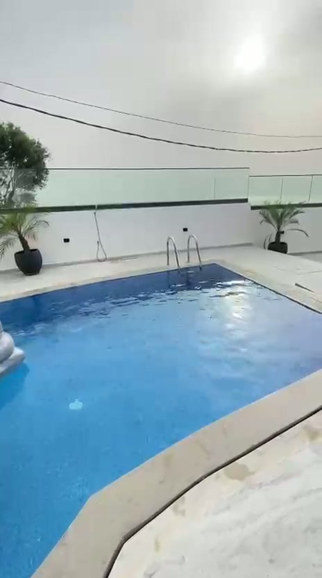 تنظيف وتلميع البلاط