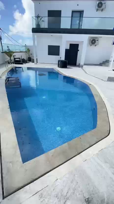 مسبح فيلا عصرية